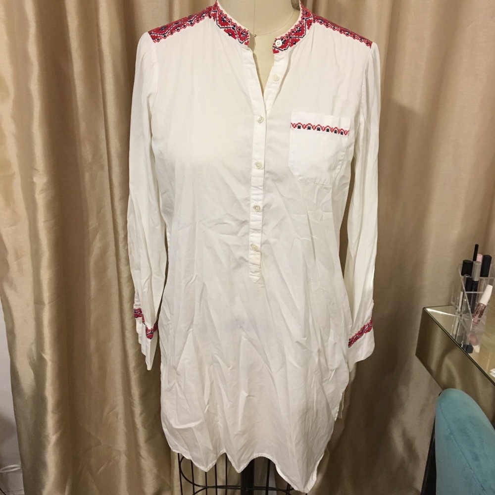 *DONATING TODAY 1/5/19*Embroidered detailing tunic
